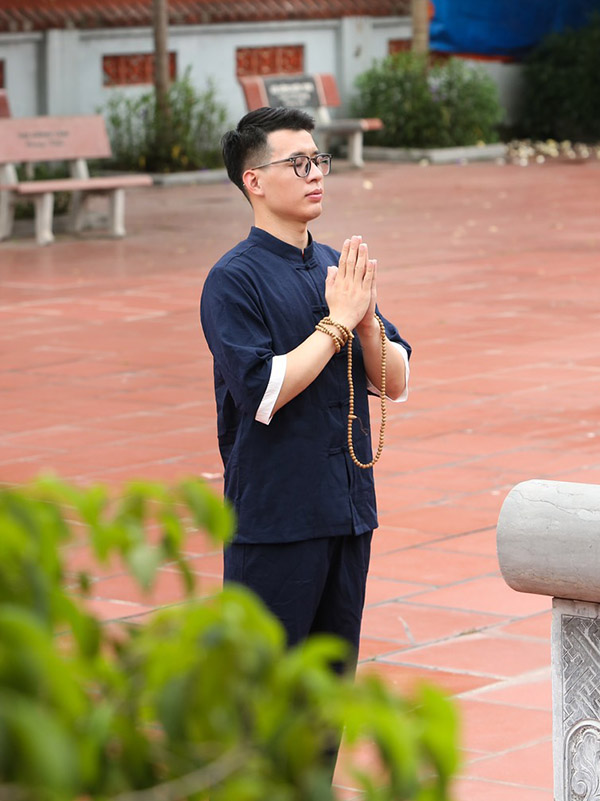 bộ đồ lam nam tay lỡ phối viền quanaodichua (1) Bộ đồ lam nam khuy tàu cổ trụ tay lỡ đũi nhật NH18 - Hình ảnh 1